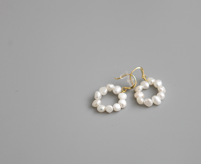 circle pearl earring