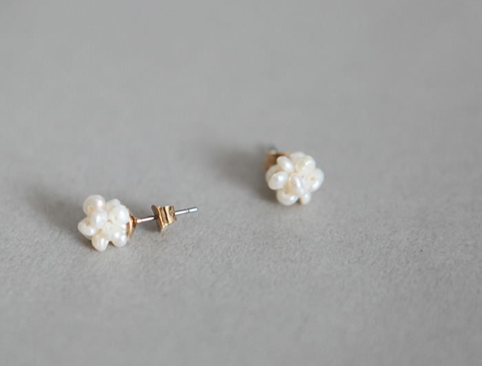 flower pearl earring